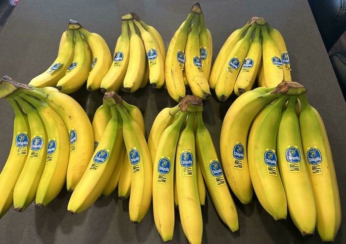 15. «Я попросил 8 бананов в своем еженедельном заказе на покупку продуктов..... Они прислали мне 8 гроздей и взяли с меня всего $0,68 — стоимость одного банана»