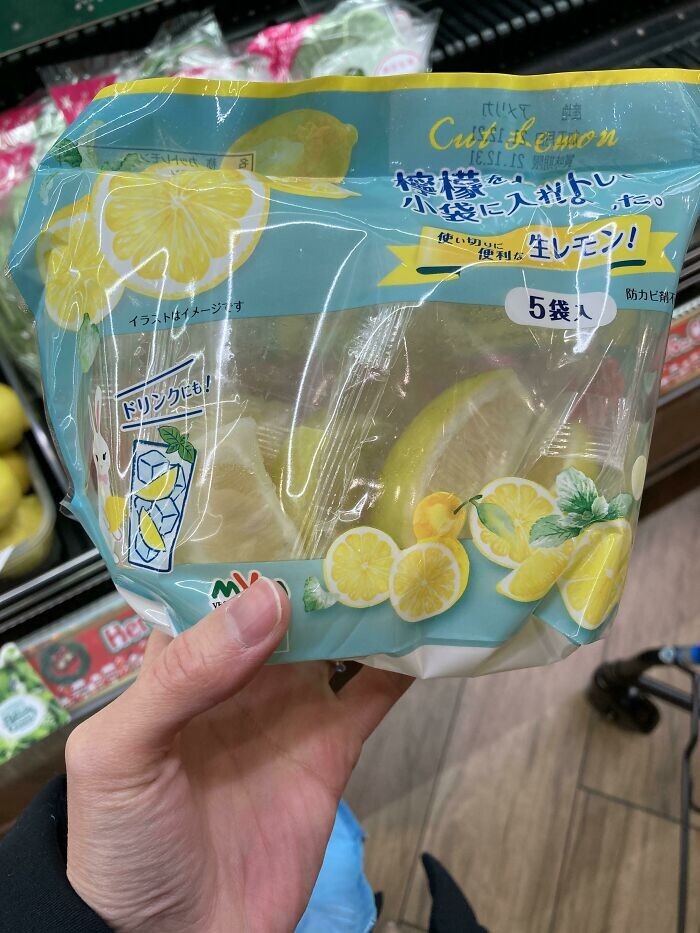 9. «Порезанные кусочки лимона, каждый в отдельной упаковке»