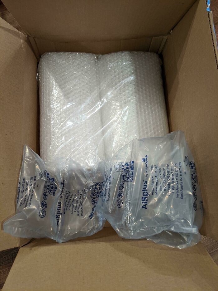 2. «Amazon положил воздушные подушки в мою посылку с пузырчатой пленкой»