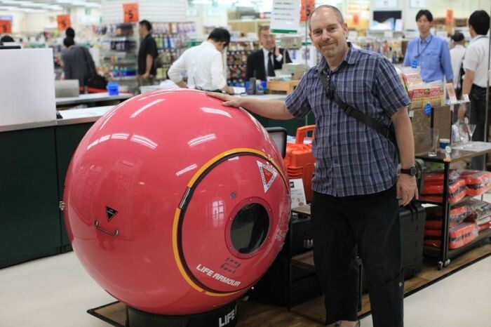 7. В японском универмаге продана капсула для эвакуации от цунами