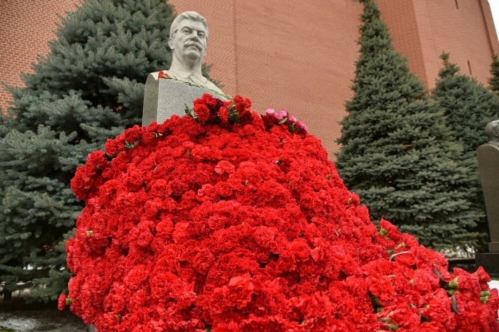В Подмосковье неизвестные осквернили памятник Иосифу Сталину