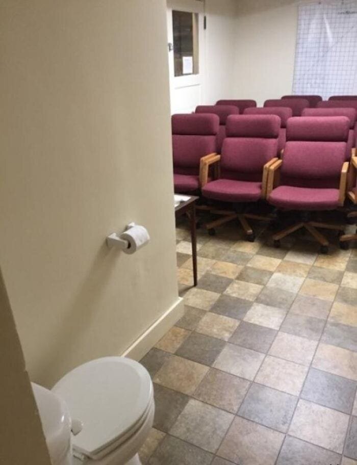 Очевидно, туалет в конференц-зале