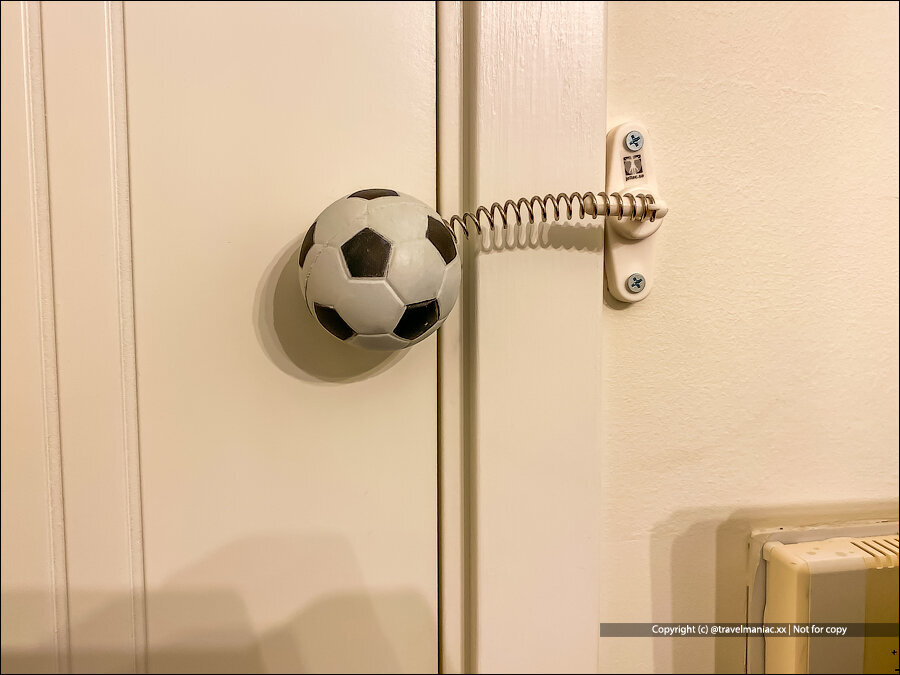 Горничная в Швеции рассказала, зачем нужен странный мячик на двери  отельного номера
