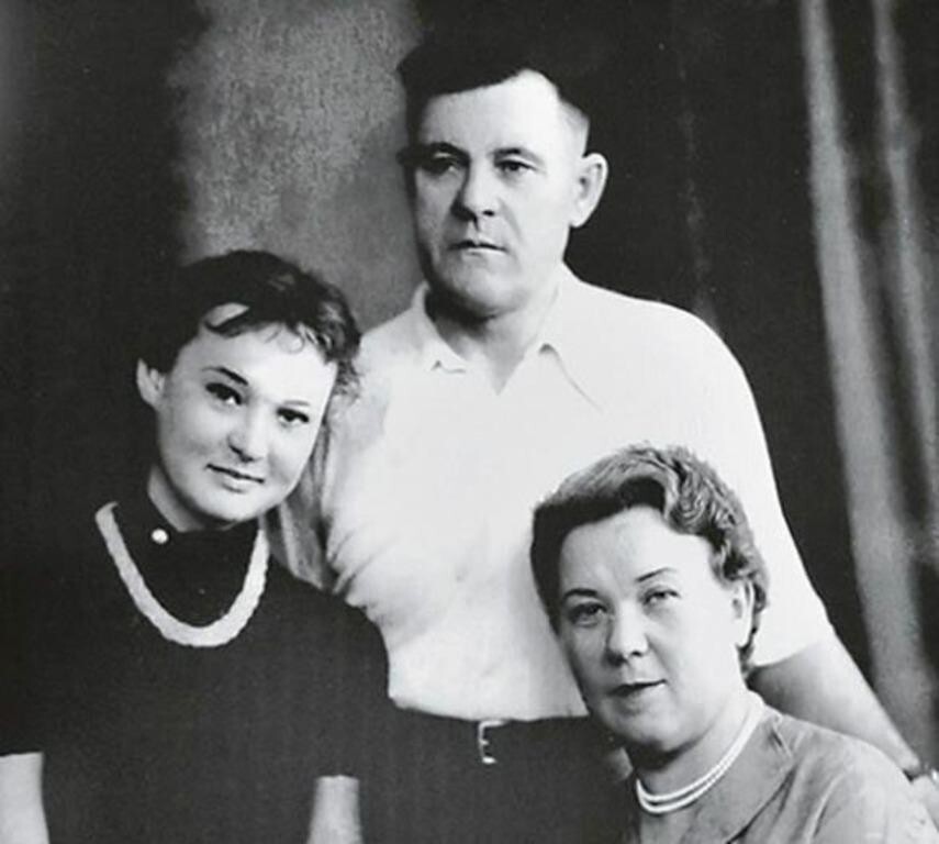 Людмила Гурченко с папой Марком Гавриловичем и мамой Еленой Александровной