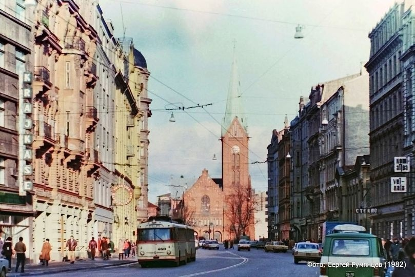 Рига, Латвийская ССР. На улице Ленина весной 1982 года.