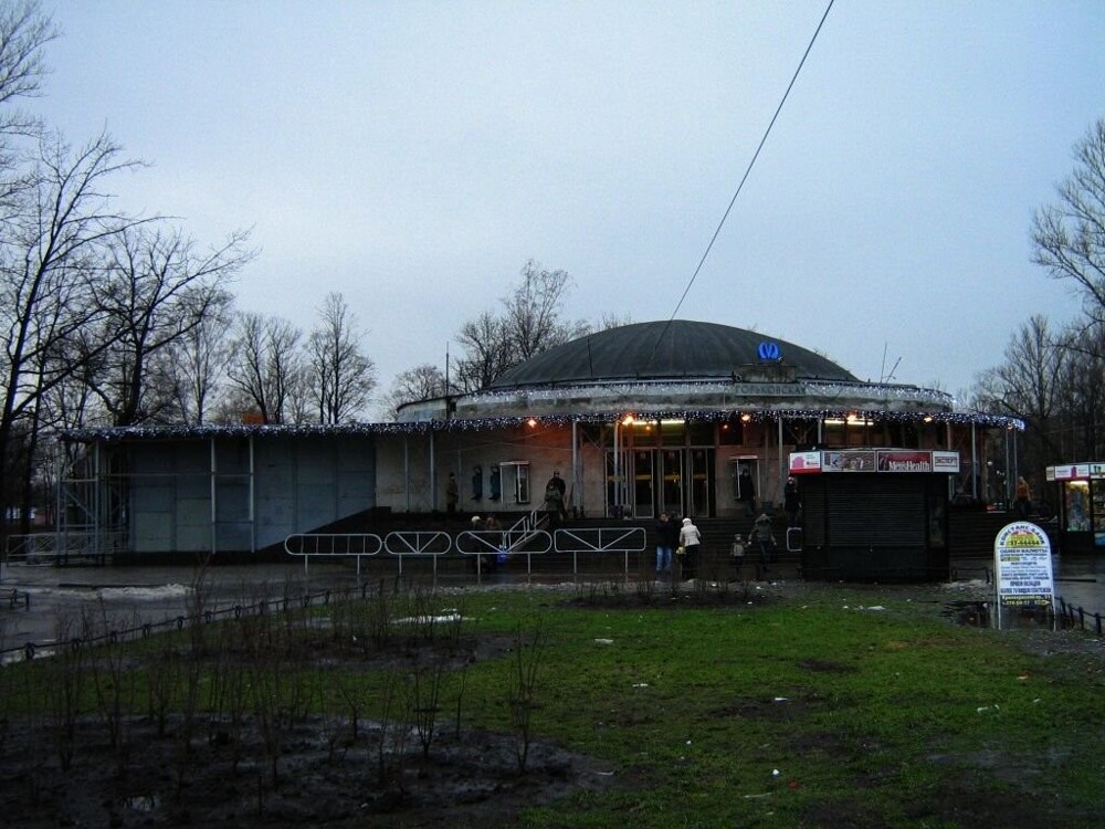 Станция метро "Горьковская" доживает последние годы в своём историческом облике. 