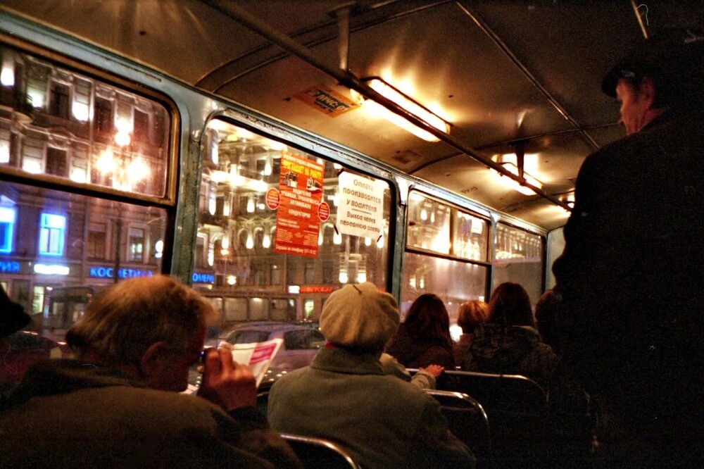 Уютный снимок из старого доброго петербургского троллейбуса ЗиУ-9.