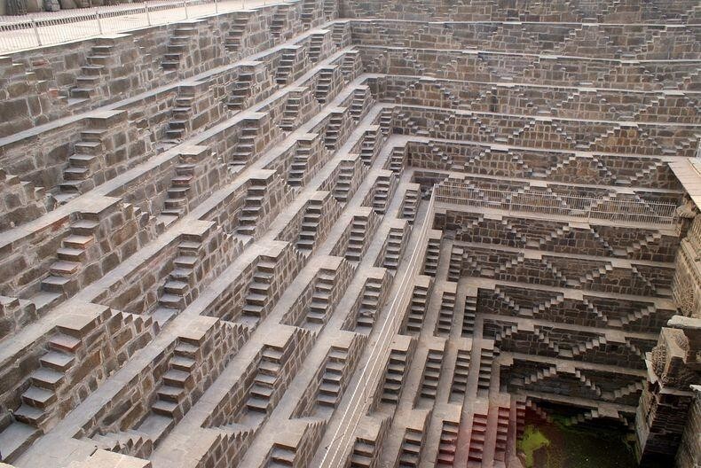 13. Эта лестница в Индии просто потрясающая