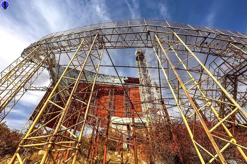 Недостроенный конденсатор солнечной энергии в горах Арагацского научного центра