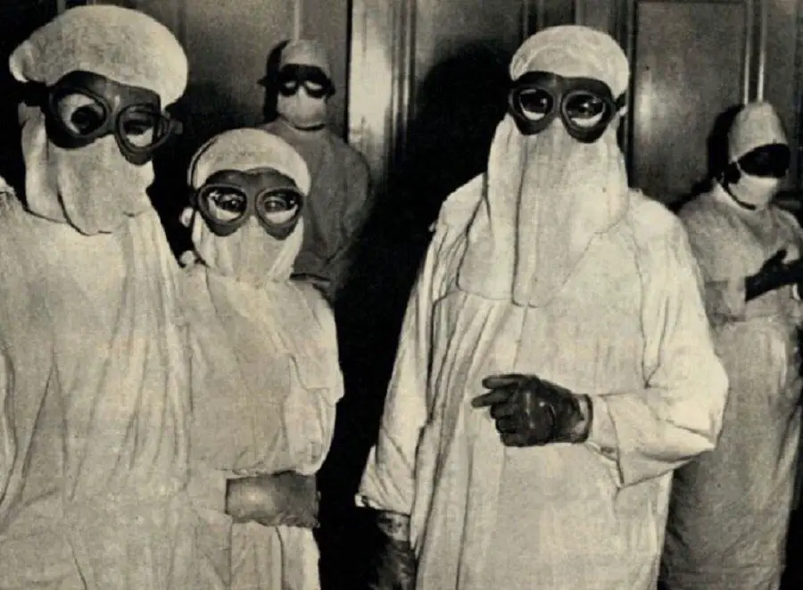 15. Медицинская защитная одежда, Польша, 1963 год