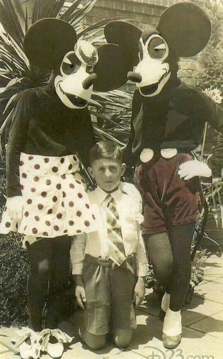 1. Микки и Минни в Диснейленде в 1929 году