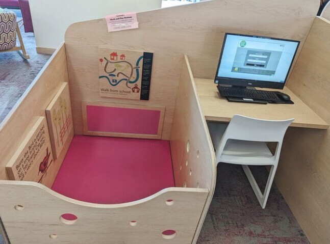 20. Зоны в библиотеке, где можно поработать и оставить ребёнка в небольшом манеже