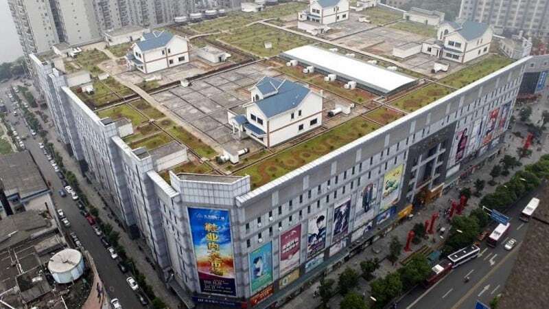 Частные дома на крыше восьмиэтажного торгового центра в Чжучжоу, Китай
