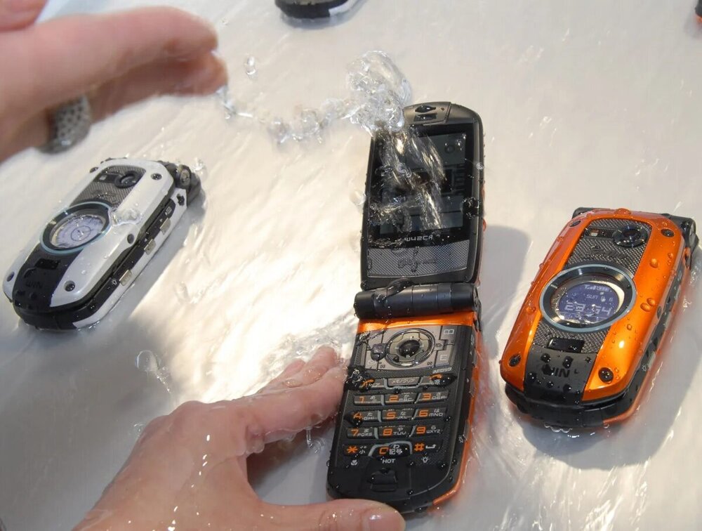 Почему все телефоны в Японии водонепроницаемые?