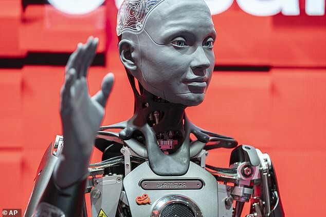 Робот Ameca во время выставки Mobile World Congress 2024 в Барселоне, Испания, в феврале