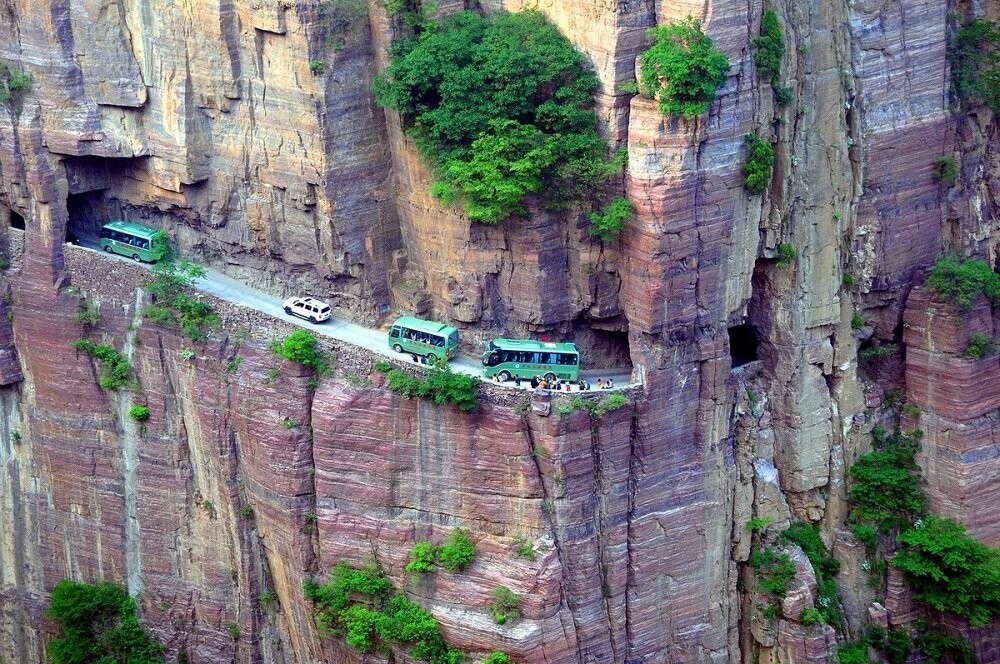 4. Туннель Гуолян, опасная горная дорога в Китае
