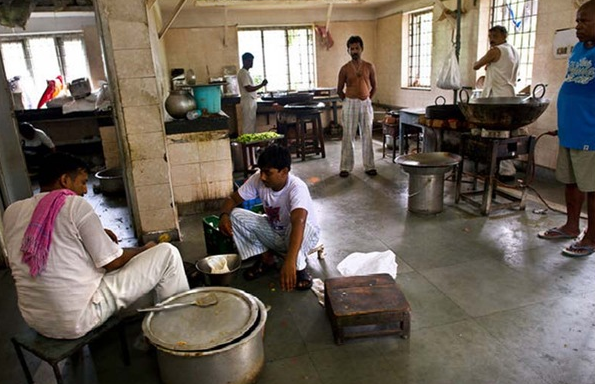 Поживи в тюрьме Индии за свои деньги