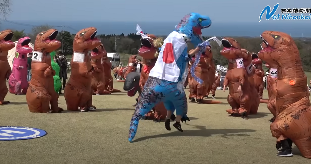 Почему в Японии лучше всего продаются костюмы динозавров