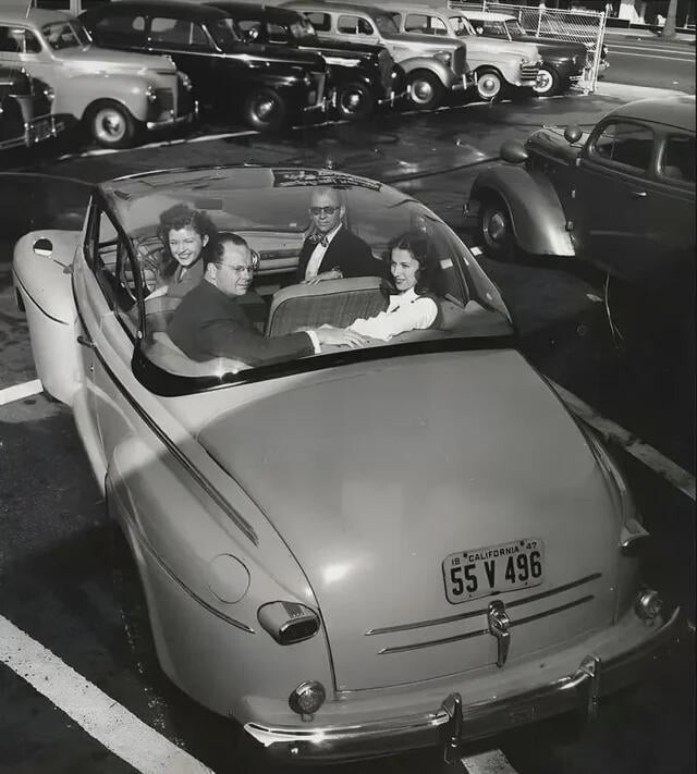 15. Автомобиль Ford со стеклянным верхом, 1947 год