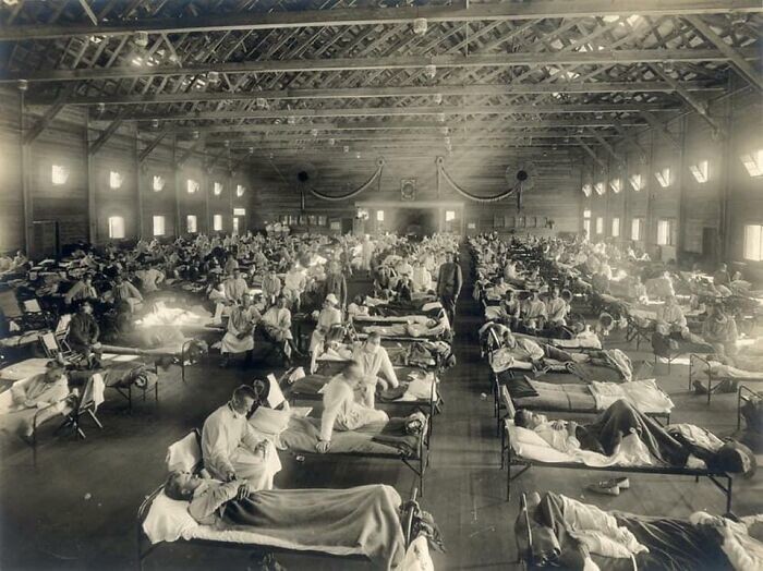 18. Пациенты в армейском госпитале во время пандемии испанского гриппа в 1918 году