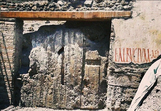 Как закрывали двери 2000 лет назад в древнеримских лавках и едальнях