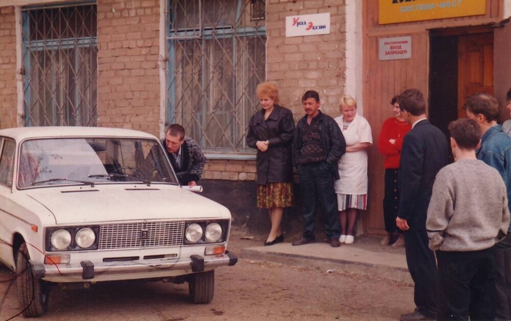 	Новенькая ВАЗ-2106 на одном из Оренбургских предприятии, 1998 год