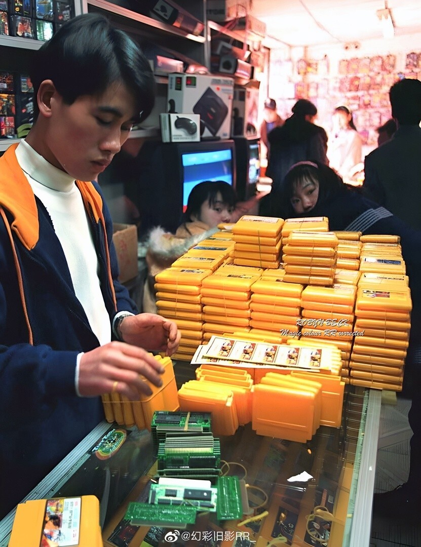 	Сборка картриджей  на рынке. Пекин, 1995 год.