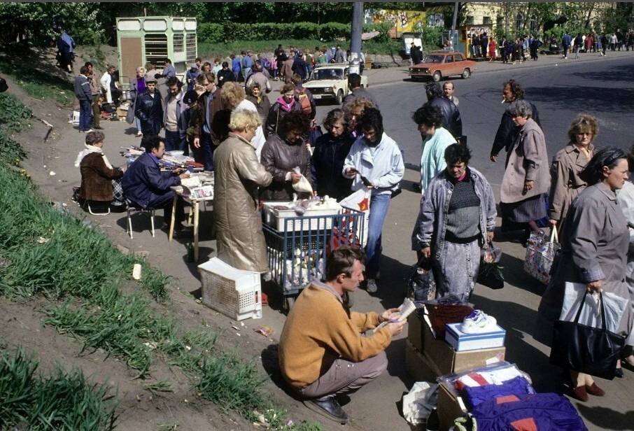 Уличная торговля, Москва Площадь Тверская застава,1992 год