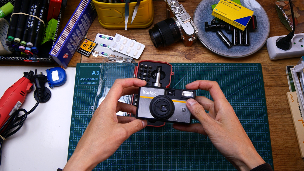 Объектив от одноразового фотоаппарата Kodak Ultra. Маленький, но. +Olympus E-Pl8
