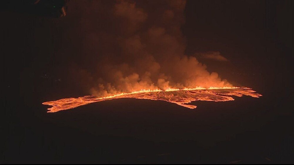 В Исландии эвакуировали Гриндавик из-за мощного извержения