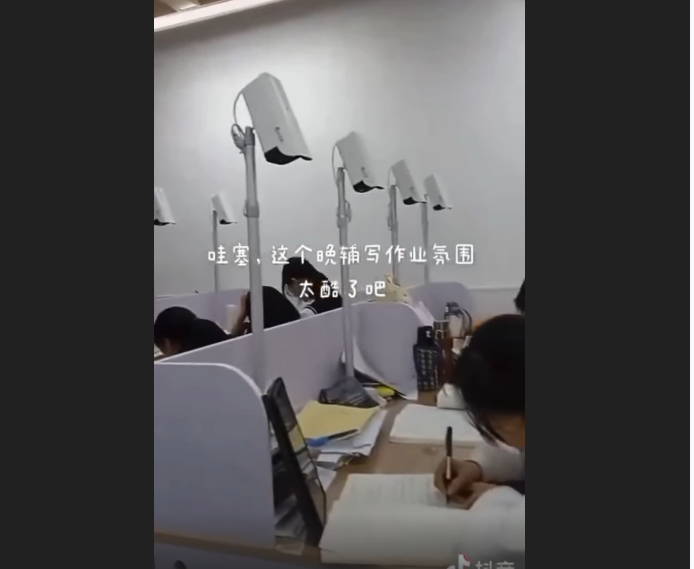 Тотальная слежка за учениками в Китае