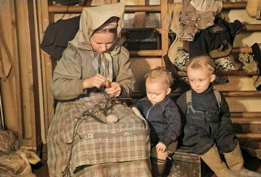 Редкие архивные фотографии одного из самых малочисленных народов Европы