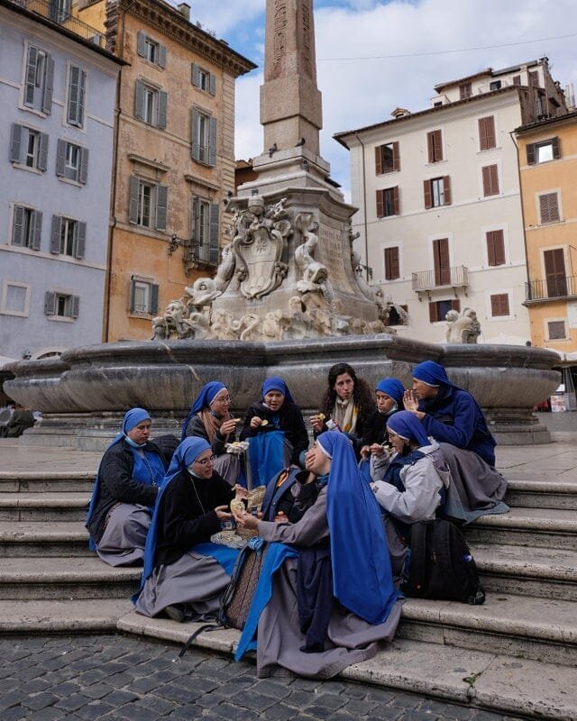 8. Монахини на отдыхе в Риме