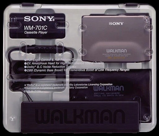 2. Sony Walkman WM-701C (1988) -чемоданчик с кассетным плеером