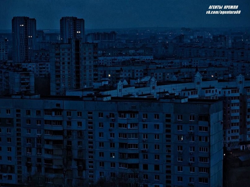 Когда свет может быть не только лишь у всех Вечерний Харьков после наших ударов по энергетике. Когда город будет освобожден от боевиков ВСУ - восстановим! 