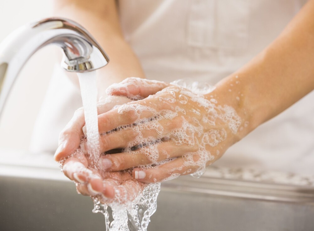 11. Холодная вода так же эффективна для мытья рук, как и теплая