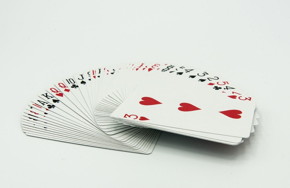 12. Практически невероятно, что очерёдность карт в 52-карточной колоде хоть когда-нибудь повторится при перемешивании, если результат перемешивания случайный