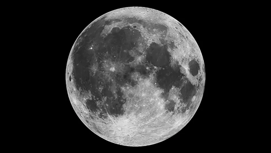 14. Каждый год Луна отдаляется от Земли на 3,8 см. 4,5 миллиарда лет назад, когда Луна только образовалась, её орбита располагалась на расстоянии около 22 500 км от Земли. Сейчас это примерно 384 400 км