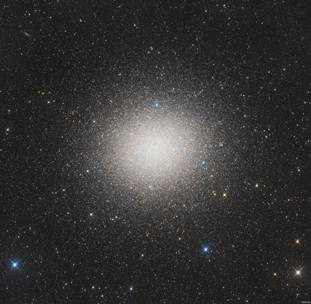 Шаровое звездное скопление Омега Центавра, также известное как NGC 5139, нахо...