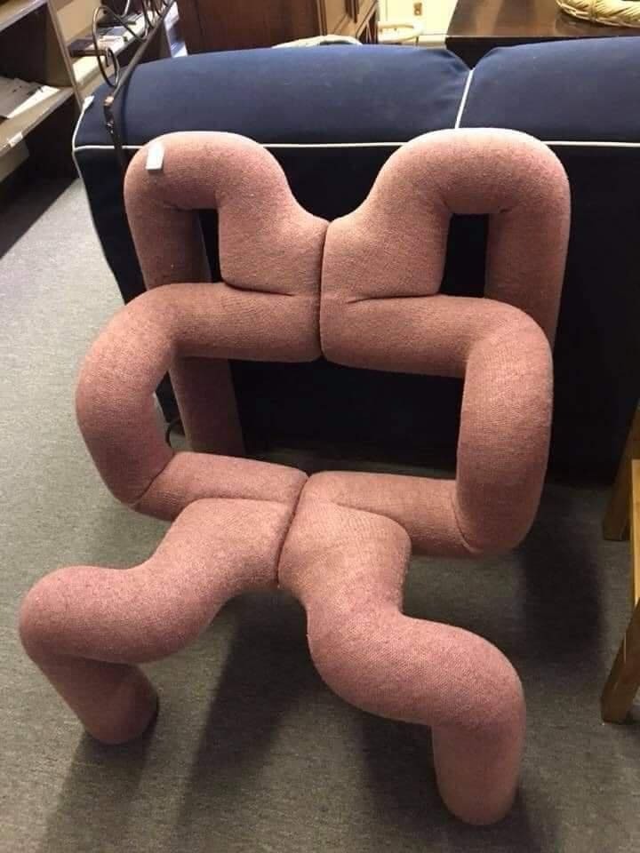 Очень и очень странный стул
