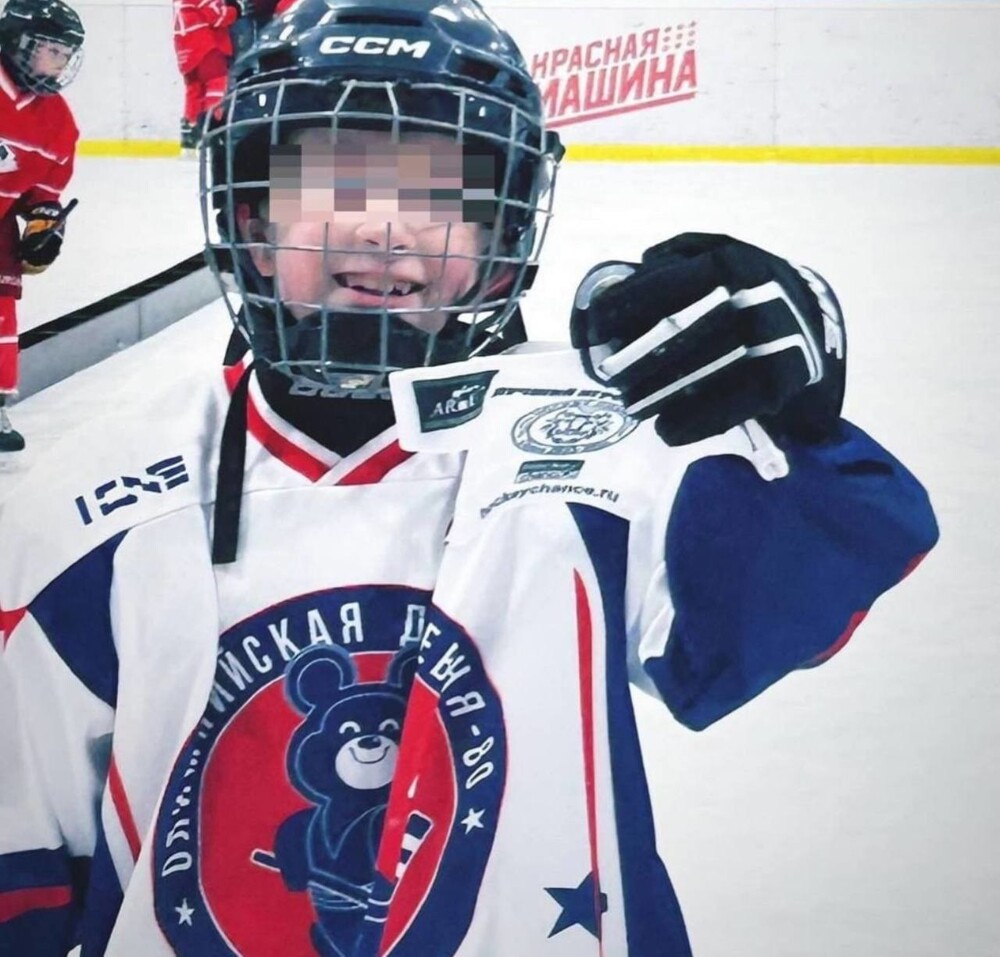 "Илюха, выздоравливай!": звёзды хоккея поддержали мальчика, пострадавшего в московском теракте