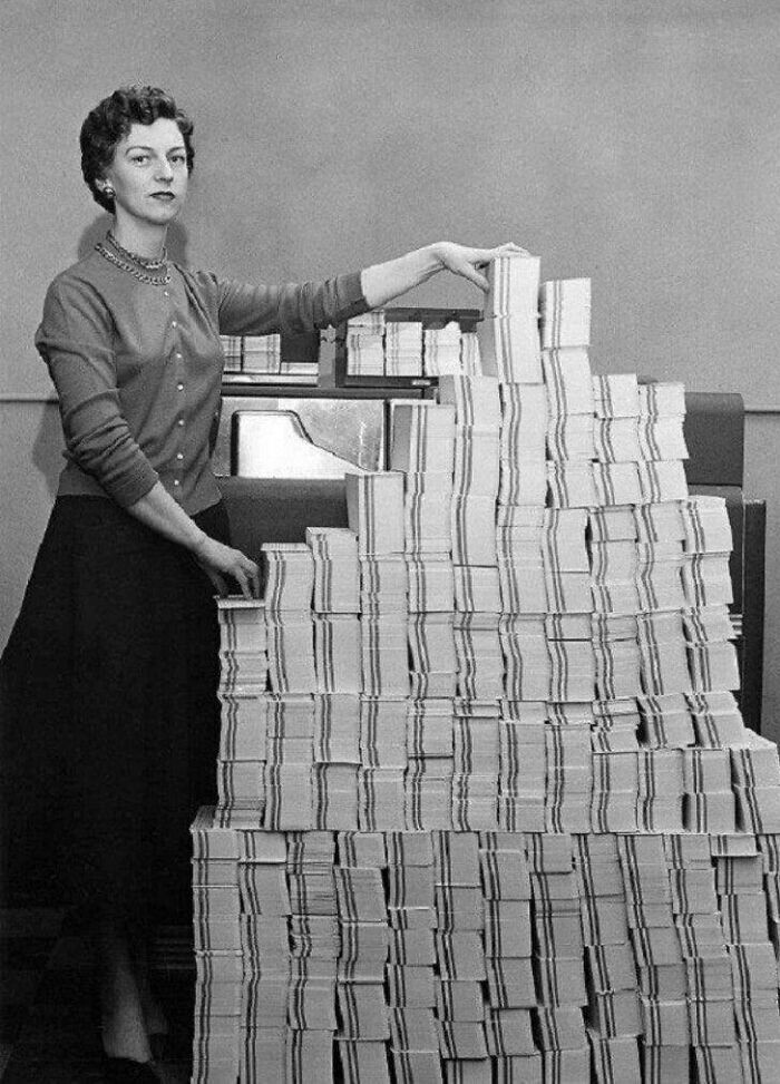 29. 4,5 мегабайта данных в 62 500 перфокартах, 1955 год