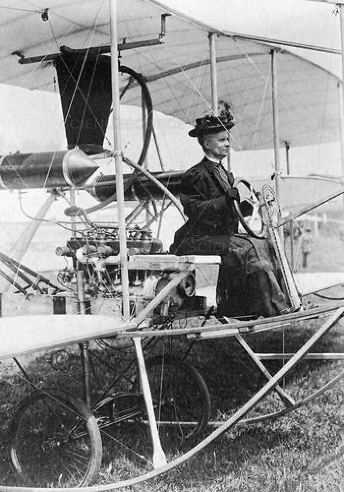 3. Эмма Лилиан Тодд, изобретательница-самоучка. Считается первой женщиной в мире, спроектировавшей и построившей свой собственный самолет. Фото 1909 года