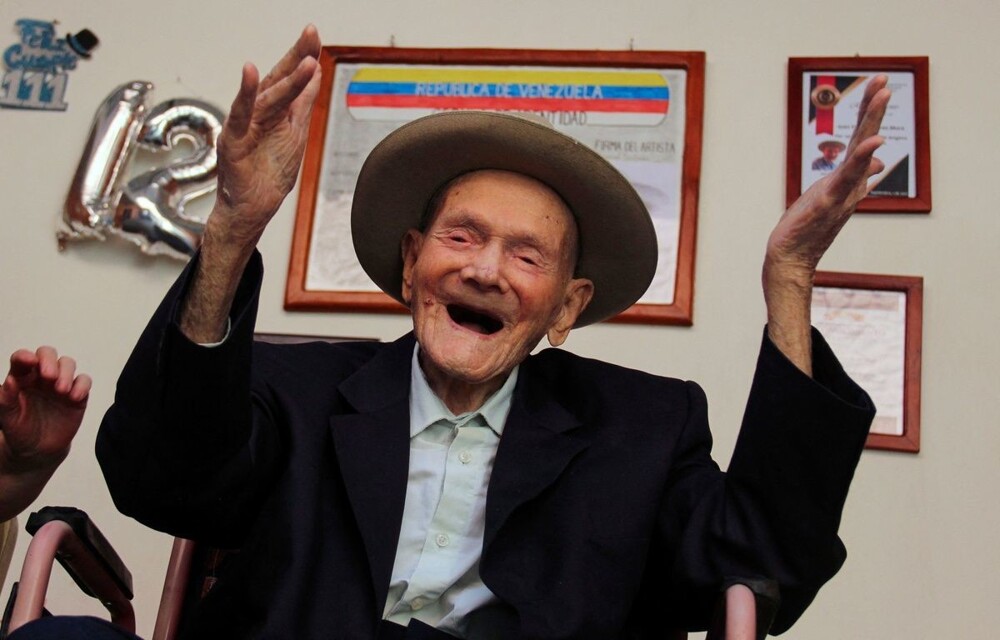 Спал и пил: самый старый мужчина на земле умер в возрасте 114 лет