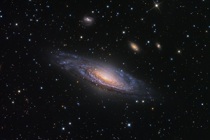 29. NGC 7331, также известная как Caldwell 30 - спиральная галактика в созвездии Пегаса. Находится на расстоянии около 40 миллионов световых лет от Земли