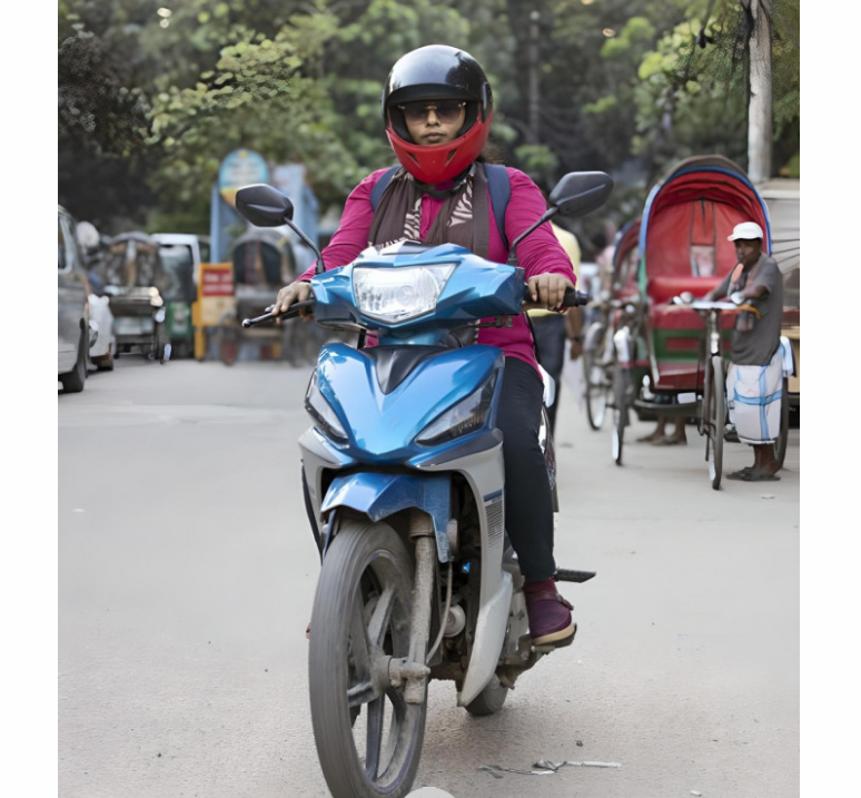 Как девушки-байкеры стали самым востребованным такси Бангладеш
