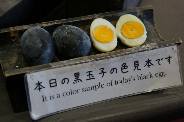 Черные яйца Овакудани