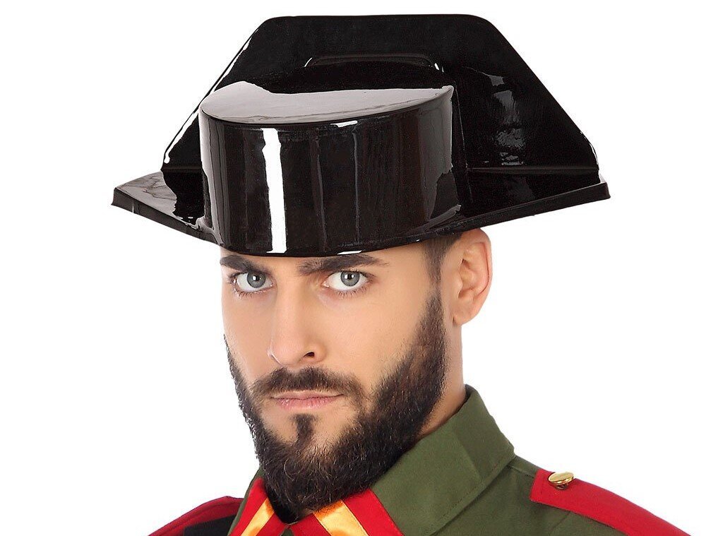 Почему гражданская гвардия Испании носит такие причудливые кожаные шляпы?