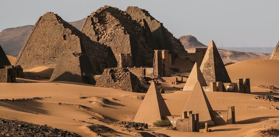 13. В Судане сохранилось более 200 древних пирамид, которым около 5000 лет!