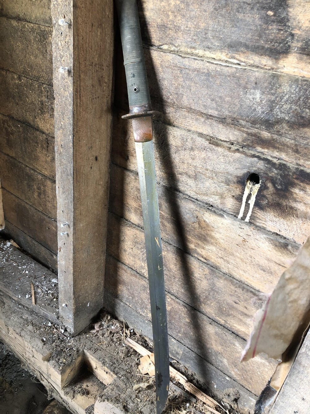 3. Я ремонтировал дом, и нашёл в подвале что-то похожее на самурайский меч